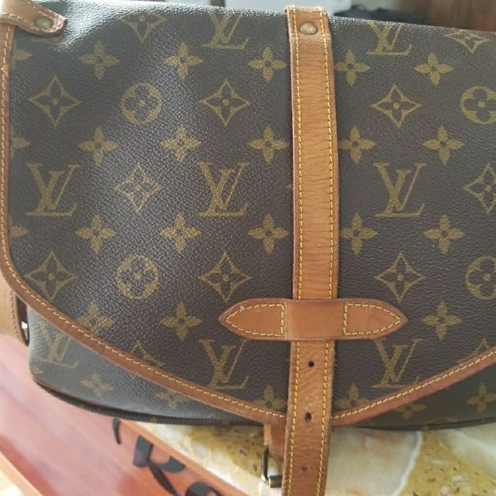 Louis voiltton cross body purse